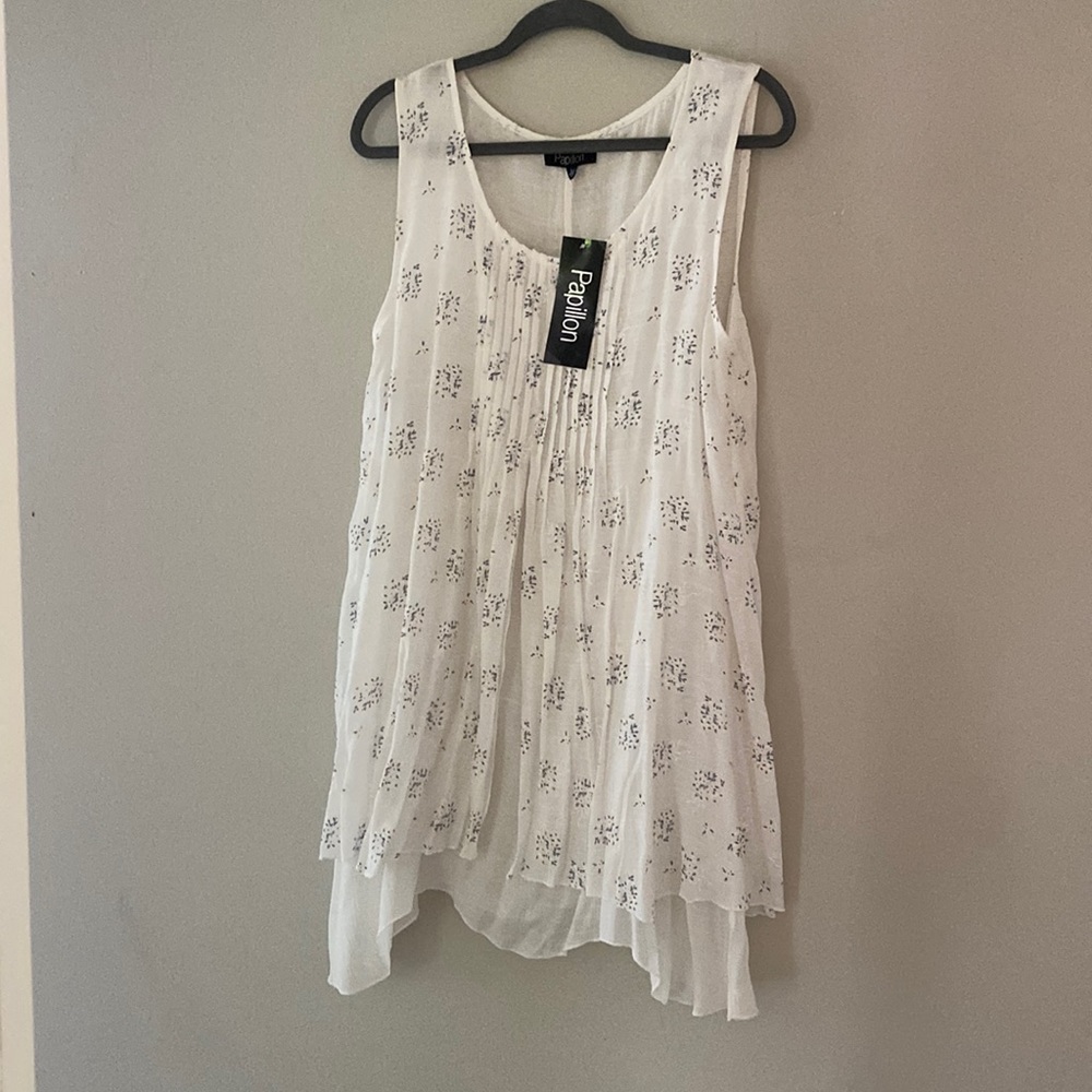 Papillon white layered tunic. Size L.-NWT. Embroidered delicate floral design